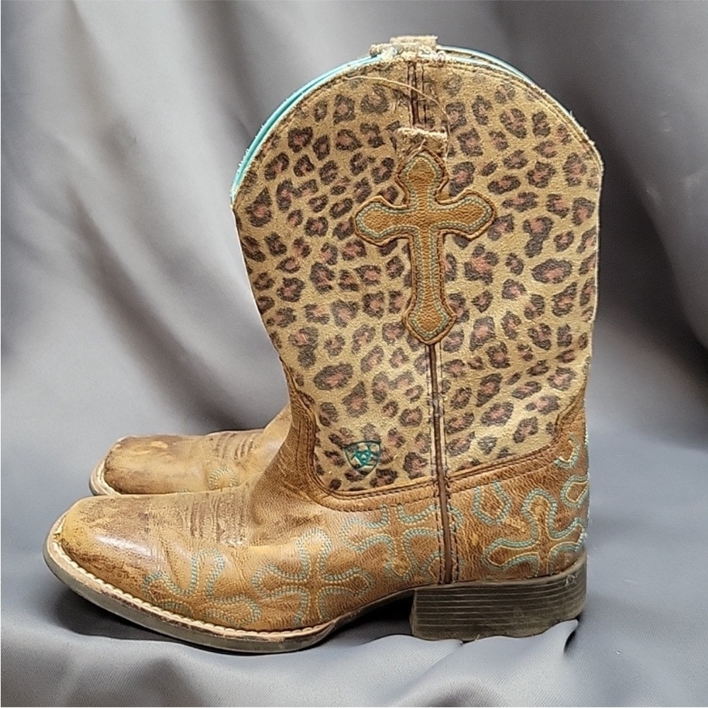 Ariat size 2.5 girl boot